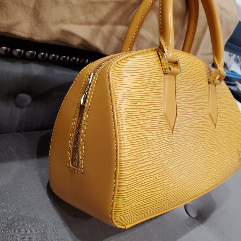 Louis Vuitton -- EPI Bag with Handle - Picture 3 of 9